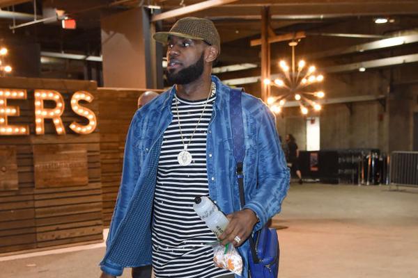 shanji ：第一局剑魔最大的失误就是团战闪现撞墙了