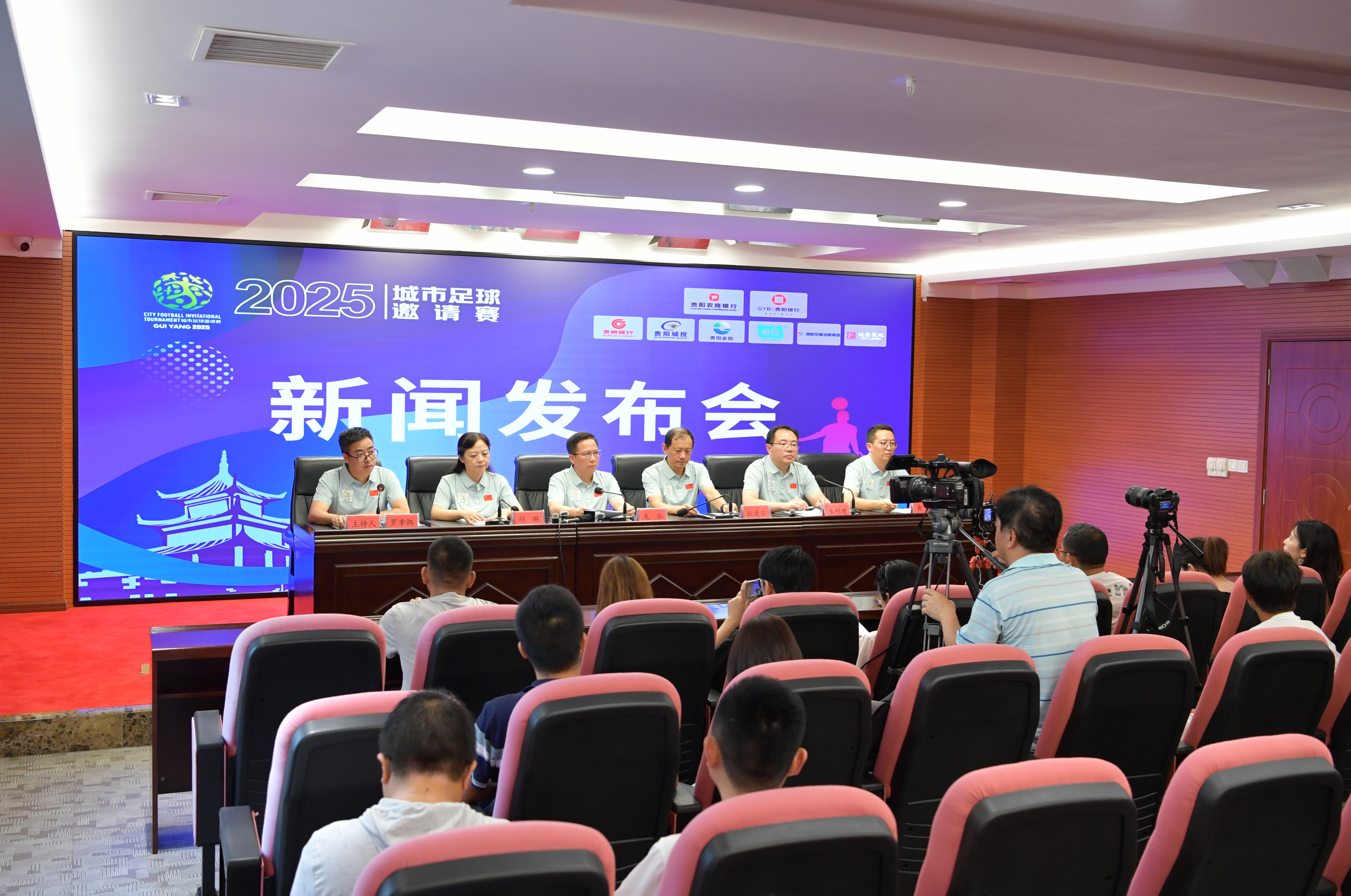 BLG赛后群访：过去一个月来回奔波，选手们很辛苦